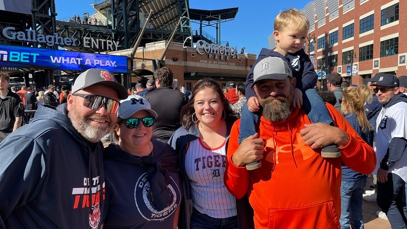Tigers fans in Detroit and Windsor thrilled after Game 3 victory over the  Guardians