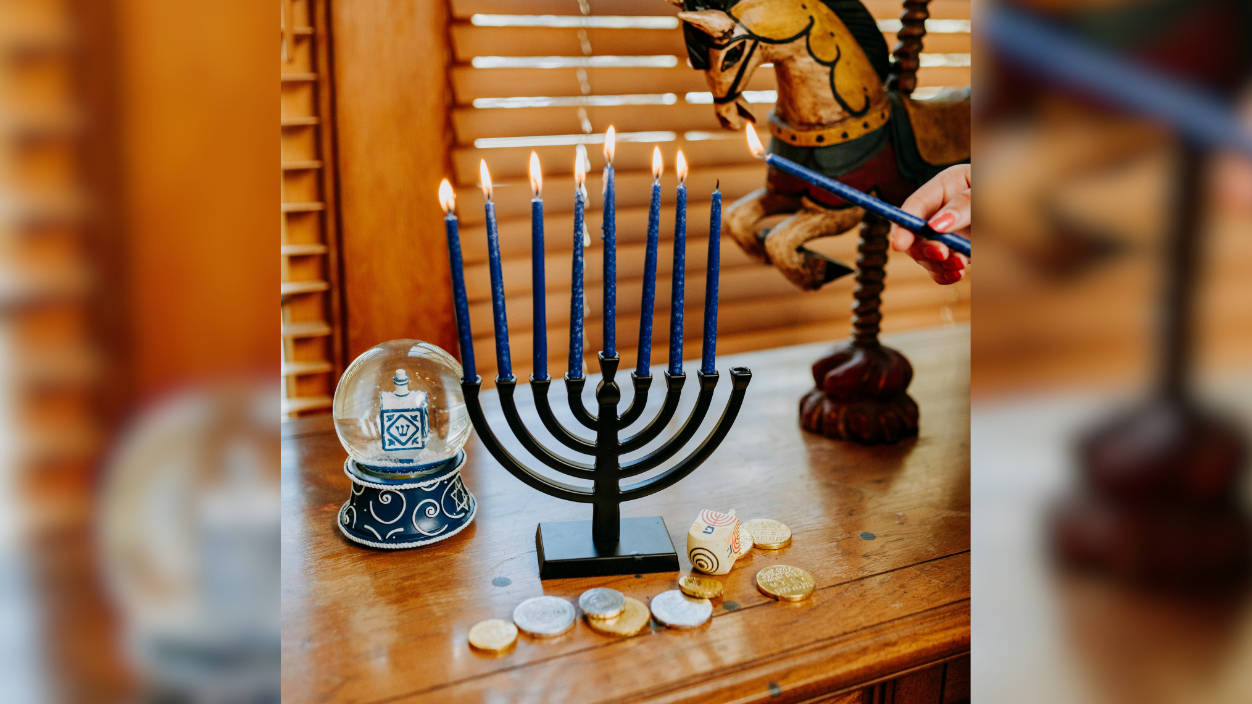 Windsor’s tallest menorah lights up Dieppe Gardens on Sunday