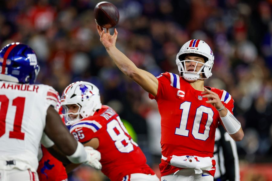 Drake Maye passes for 2 TDs, Patriots become 1st team to 11 wins, defeating  Giants 33-15