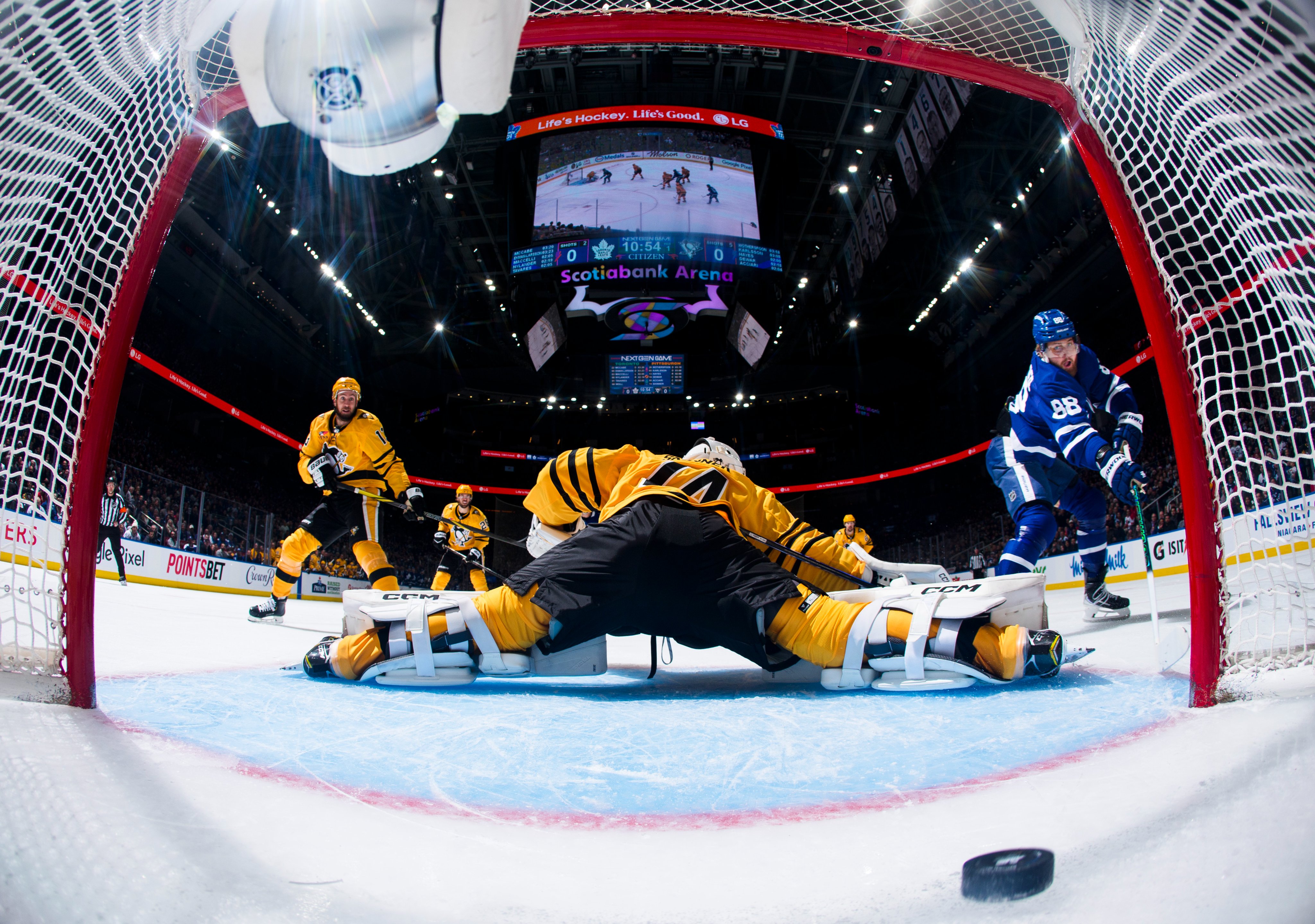 Domi's coast-to-coast winner lifts Maple Leafs over Penguins, snapping skid