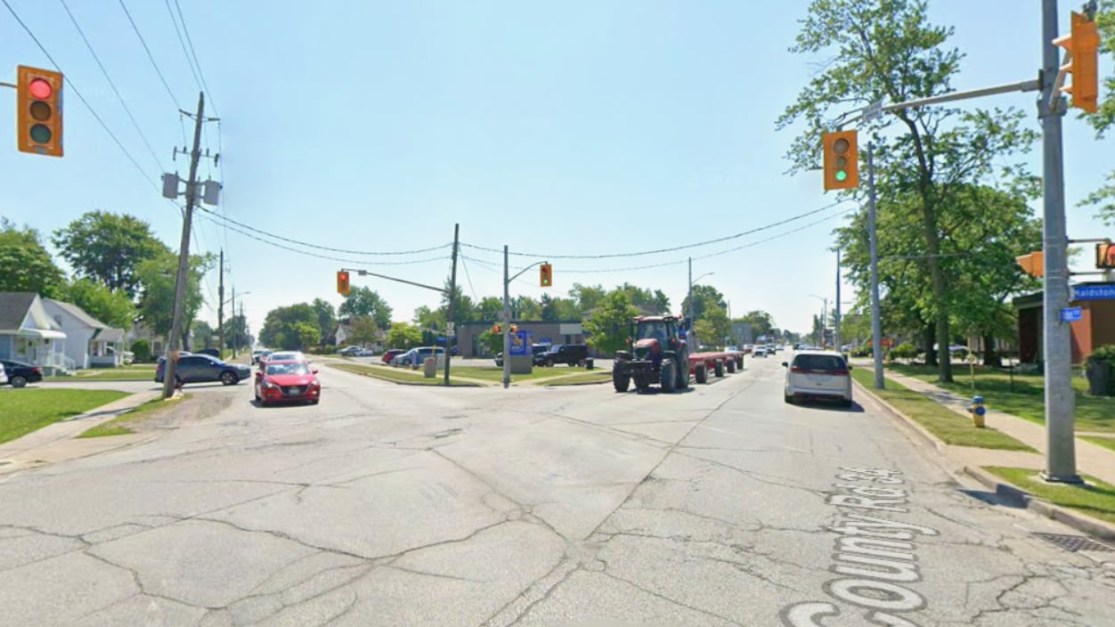 Signal outage continues at busy Essex intersection